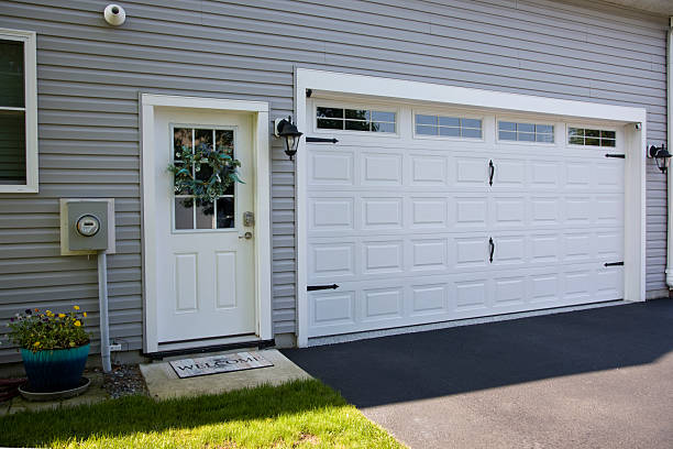 24/7 Emergency Garage Door Panel Replacement experts in Charlotte, MI